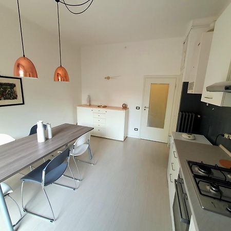 Spacious Three-Room Apartment In Saragozza Bologna Luaran gambar