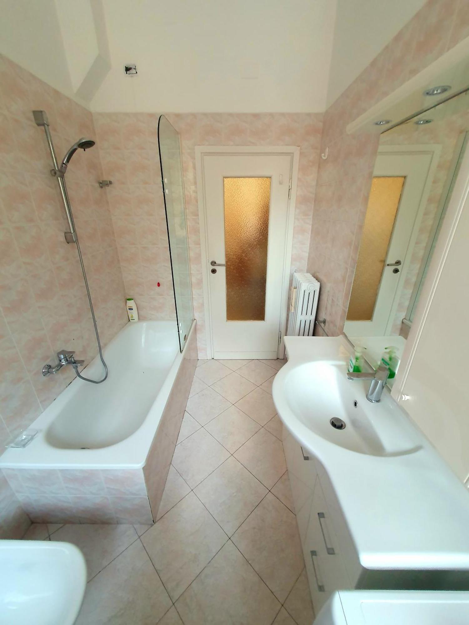 Spacious Three-Room Apartment In Saragozza Bologna Luaran gambar